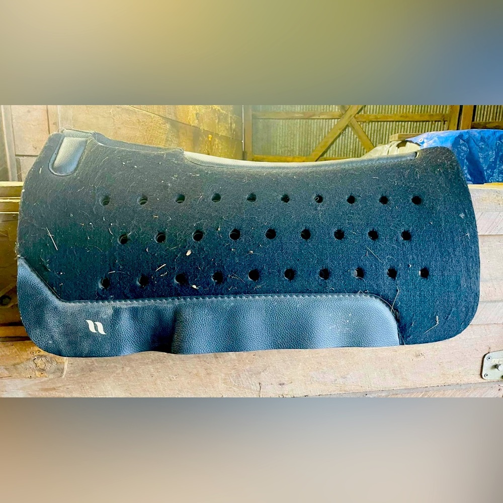Back on Track (BOT) Lancer western saddle pad.